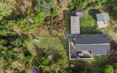 Bia - 250M from the Sea: Tag, Landskab, Land Lot, Landdistrikt, Luftfotografering, Sommerhus, Estate, Have, Fugleperspektiv, Plantation