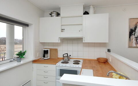 Enni - 100M from the Sea: Køkken, Køkken Apparat, Countertop, Større Bandage, Cabinetry, Gulvbelægning, Indretning, Træ, Loft, Komfur