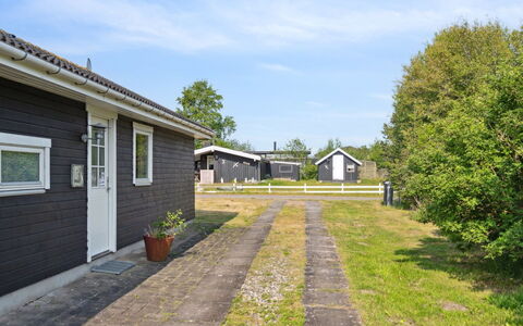 Jil - 750M from the Sea: Arkitektur, Tag, Hjem, Kompositmateriale, Dagslys, Sidespor, Indkørsel