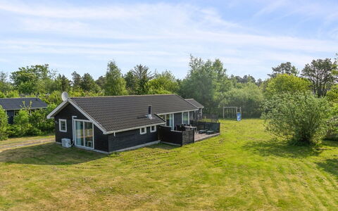 Jil - 750M from the Sea: Arkitektur, Tag, Hjem, Kompositmateriale, Dagslys, Sidespor, Indkørsel
