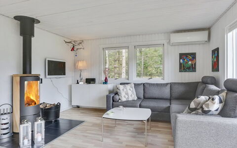 Sybille - from the Sea: Tag, Hus, Hjem, Sommerhus, Sidespor, Estate, Indkørsel, Garden Bygninger, Gård, Skur