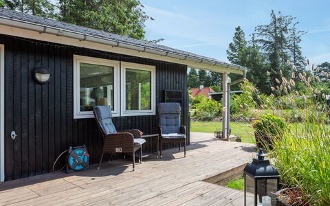 Sybille - from the Sea: Tag, Hus, Hjem, Sommerhus, Sidespor, Estate, Indkørsel, Garden Bygninger, Gård, Skur