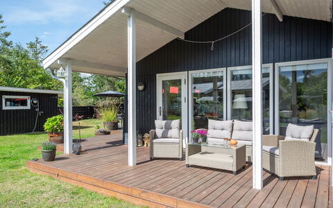 Sybille - from the Sea: Tag, Hus, Hjem, Sommerhus, Sidespor, Estate, Indkørsel, Garden Bygninger, Gård, Skur