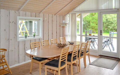 Åsta - 1.7Km from the Sea: Møbel, Indretning, Gulvbelægning, Træ, Etage, Loft, Trægulve, Stol, Bord, Belysning