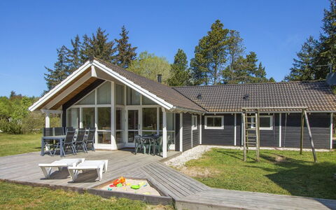 Åsta - 1.7Km from the Sea: Møbel, Indretning, Gulvbelægning, Træ, Etage, Loft, Trægulve, Stol, Bord, Belysning