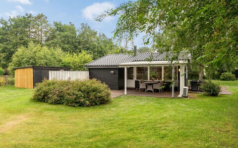 Gia - 1.3Km from the Sea: Hus, Tag, Hjem, Boligområde, Busk, Sommerhus, Have, Land Lot, Lawn