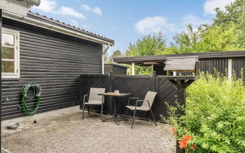 Gia - 1.3Km from the Sea: Træ, Sidespor, Hjem, Have, Backyard, Sommerhus, Gård, Skygge, Udendørs Møbler, Garden Bygninger