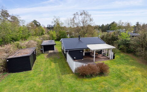 Gia - 1.3Km from the Sea: Træ, Tag, Hus, Sommerhus, Dør, Hjem, Sidespor, Land Lot, Garden Bygninger, Skur