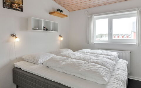 Ingolf - 750M from the Sea: Seng, Soveværelse, Træ, Sengetøj, Sengetøj, Loft, Indretning, Møbel, Bed Frame, Belysning