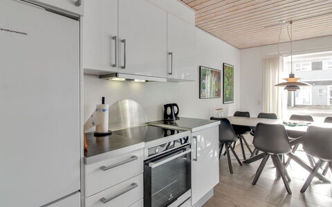 Ingolf - 750M from the Sea: Indretning, Møbel, Gulvbelægning, Træ, Køkken, Loft, Etage, Countertop, Belysning, Lysarmatur