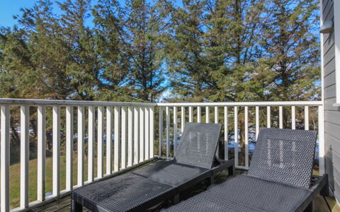 Ingolf - 750M from the Sea: Veranda, Udendørs Møbler, Dæk, Hegn, Gelænder, Baluster, Hårdttræ, Altan, Planke, Udendørs Bord