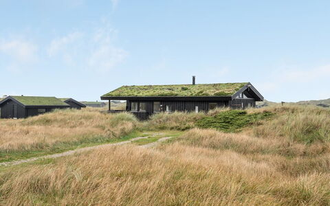 Eri - 300M from the Sea: Boligområde, Tag, Forstad, Indkørsel, Estate, Skorsten