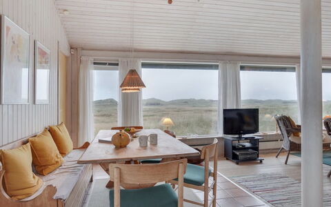 Eri - 300M from the Sea: Boligområde, Tag, Forstad, Indkørsel, Estate, Skorsten