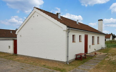 Frieda - 7.2Km from the Sea: Hus, Hjem, Dør, Tag, Sommerhus, Estate, Have, Skygge, Sidespor, Gård