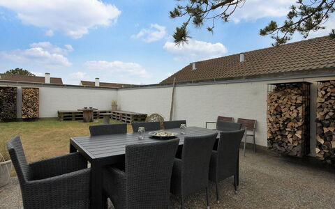 Frieda - 7.2Km from the Sea: Hus, Hjem, Dør, Tag, Sommerhus, Estate, Have, Skygge, Sidespor, Gård