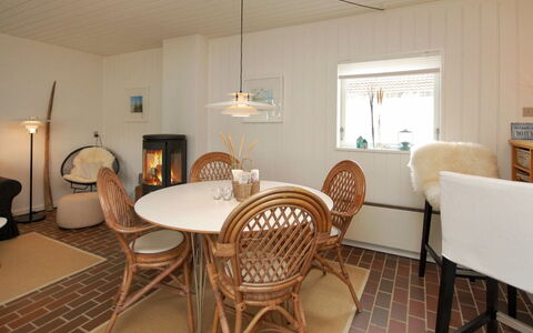 Frieda - 7.2Km from the Sea: Hus, Hjem, Dør, Tag, Sommerhus, Estate, Have, Skygge, Sidespor, Gård