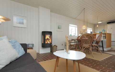 Frieda - 7.2Km from the Sea: Hus, Hjem, Dør, Tag, Sommerhus, Estate, Have, Skygge, Sidespor, Gård