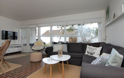 Frieda - 7.2Km from the Sea: Hus, Hjem, Dør, Tag, Sommerhus, Estate, Have, Skygge, Sidespor, Gård