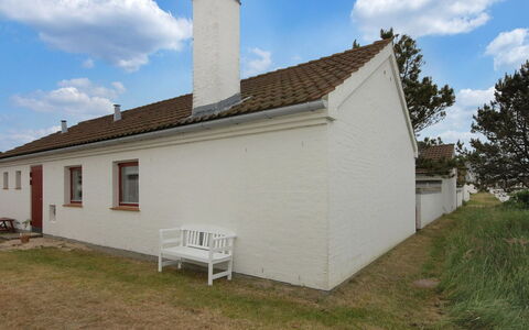 Frieda - 7.2Km from the Sea: Hus, Hjem, Dør, Tag, Sommerhus, Estate, Have, Skygge, Sidespor, Gård