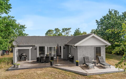 Kerttuli - 800M from the Sea: Loft, Gulvbelægning, Indretning, Etage, Kompositmateriale, Møbel, Udvej, Hotel, Design, Dagslys