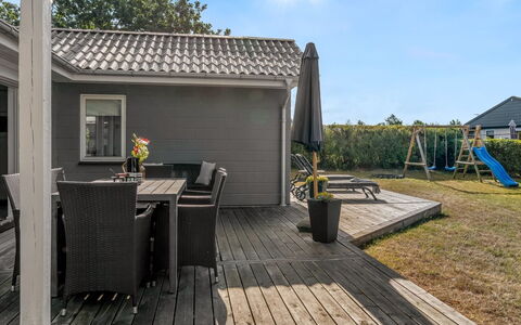 Kerttuli - 800M from the Sea: Loft, Gulvbelægning, Indretning, Etage, Kompositmateriale, Møbel, Udvej, Hotel, Design, Dagslys