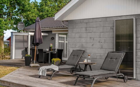 Kerttuli - 800M from the Sea: Loft, Gulvbelægning, Indretning, Etage, Kompositmateriale, Møbel, Udvej, Hotel, Design, Dagslys
