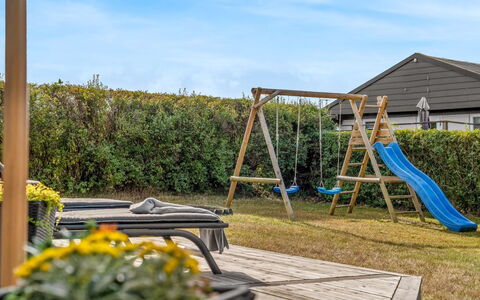 Kerttuli - 800M from the Sea: Loft, Gulvbelægning, Indretning, Etage, Kompositmateriale, Møbel, Udvej, Hotel, Design, Dagslys