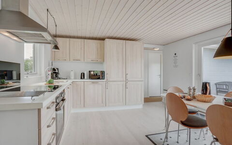 Kerttuli - 800M from the Sea: Træ, Indretning, Loft, Møbel, Gulvbelægning, Køkken, Countertop, Etage, Cabinetry, Hjem