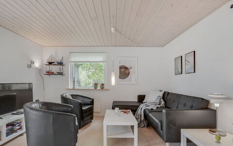 Kerttuli - 800M from the Sea: Møbel, Indretning, Couch, Træ, Loft, Gulvbelægning, Stue, Etage, Værelse, Hjem