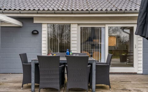 Kerttuli - 800M from the Sea: Træ, Møbel, Udendørs Møbler, Hjem, Veranda, Dør, Stol, Etage, Gårdhave, Sidespor