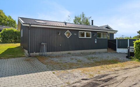 Rafn - 550M from the Sea: Arkitektur, Tag, Hjem, Kompositmateriale, Dagslys, Sidespor, Indkørsel