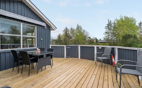 Rafn - 550M from the Sea: Arkitektur, Tag, Hjem, Kompositmateriale, Dagslys, Sidespor, Indkørsel