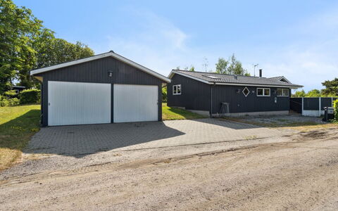 Rafn - 550M from the Sea: Arkitektur, Tag, Hjem, Kompositmateriale, Dagslys, Sidespor, Indkørsel