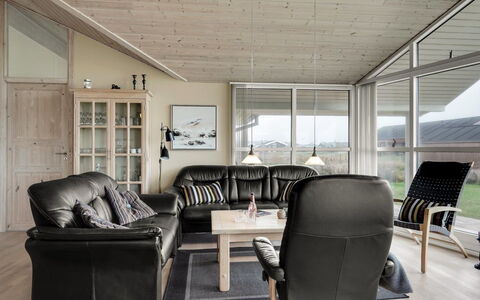 Aniela - 150M from the Sea: Møbel, Indretning, Træ, Gulvbelægning, Loft, Stue, Couch, Etage, Trægulve, Stol