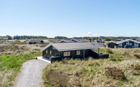 Gila - 250M from the Sea: Gulvbelægning, Væg, Etage, Indretning, Træ, Loft, Trægulve, Belysning, Møbel, Laminat Gulv