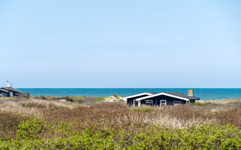 Gila - 250M from the Sea: Gulvbelægning, Væg, Etage, Indretning, Træ, Loft, Trægulve, Belysning, Møbel, Laminat Gulv