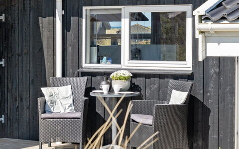 Gila - 250M from the Sea: Gulvbelægning, Væg, Etage, Indretning, Træ, Loft, Trægulve, Belysning, Møbel, Laminat Gulv