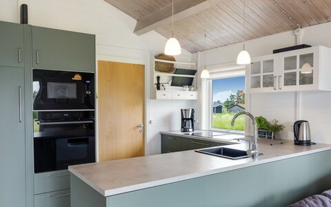 Aashild - 400M from the Sea: Køkken, Køkken Apparat, Countertop, Indretning, Træ, Større Bandage, Gulvbelægning, Loft, Cabinetry, Møbel