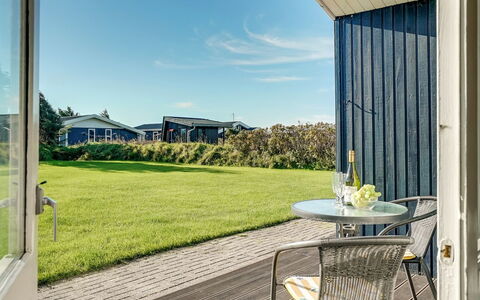 Aashild - 400M from the Sea: Hjem, Skygge, Lawn, Gård, Estate, Sidespor, Landscaping, Villa, Veranda, Eco Hotel
