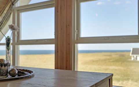 Hedy - 150M from the Sea: Møbel, Indretning, Gulvbelægning, Træ, Etage, Loft, Trægulve, Stol, Bord, Belysning