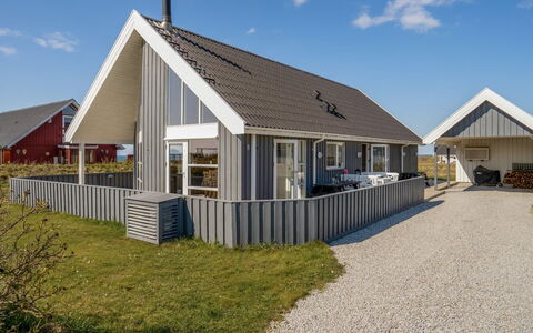 Hedy - 150M from the Sea: Møbel, Indretning, Gulvbelægning, Træ, Etage, Loft, Trægulve, Stol, Bord, Belysning