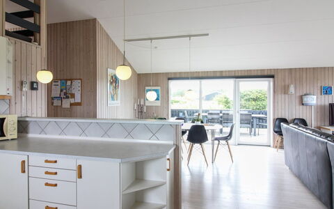 Seniha - 400M from the Sea: Indretning, Gulvbelægning, Møbel, Træ, Køkken, Loft, Etage, Countertop, Lysarmatur, Belysning