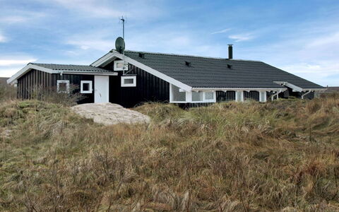 Sixten - 450M from the Sea: Gulvbelægning, Væg, Etage, Indretning, Træ, Loft, Trægulve, Belysning, Møbel, Laminat Gulv