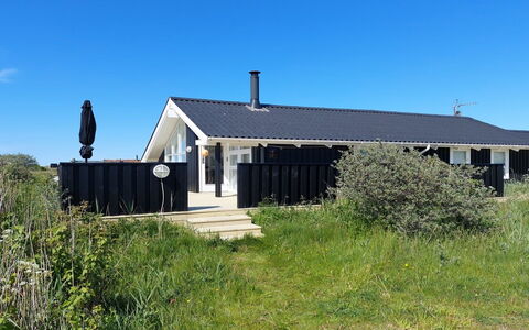 Sixten - 450M from the Sea: Gulvbelægning, Væg, Etage, Indretning, Træ, Loft, Trægulve, Belysning, Møbel, Laminat Gulv