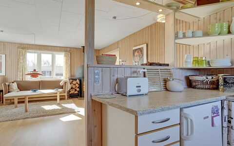 Afrim - 694M from the Sea: Træ, Indretning, Gulvbelægning, Møbel, Etage, Loft, Værelse, Køkken, Countertop, Cabinetry