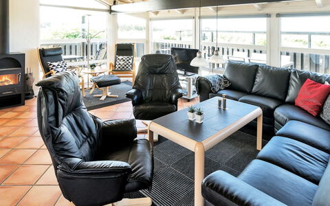 Elvie - 200M from the Sea: Møbel, Indretning, Gulvbelægning, Træ, Etage, Stol, Loft, Couch, Stue, Trægulve
