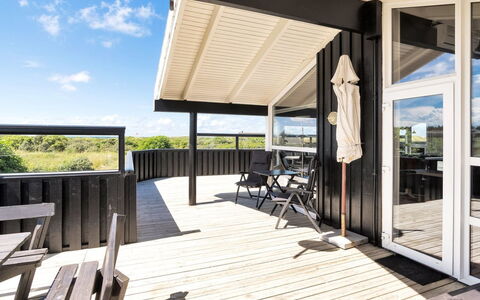 Elvie - 200M from the Sea: Træ, Veranda, Etage, Dæk, Hårdttræ, Bejdse, Skygge, Trægulve, Planke, Altan