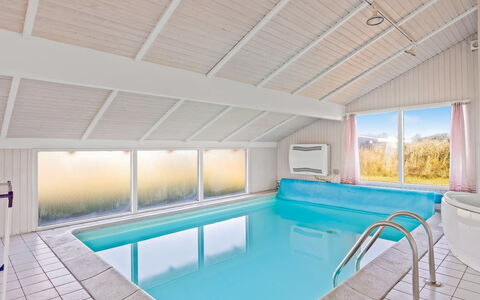 Otta - 779M from the Sea: Loft, Indretning, Gulvbelægning, Etage, Svømmepøl, Udvej, Hotel, Design, Eco Hotel, Attic