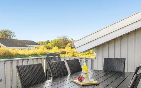 Otta - 779M from the Sea: Træ, Møbel, Udendørs Møbler, Veranda, Stol, Dæk, Kompositmateriale, Hårdttræ, Udendørs Bord, Skygge
