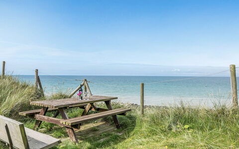 Grazian - 50M from the Sea: Blå, Hav, Sommer, Kyst, Coastal Og Oceaniske Landskabsformer, Ocean, Kyst, Strand, Picnic Bord, Hegn
